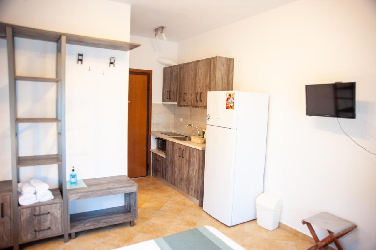 Alexandros Hotel Apartments Vourvourou Exteriör bild