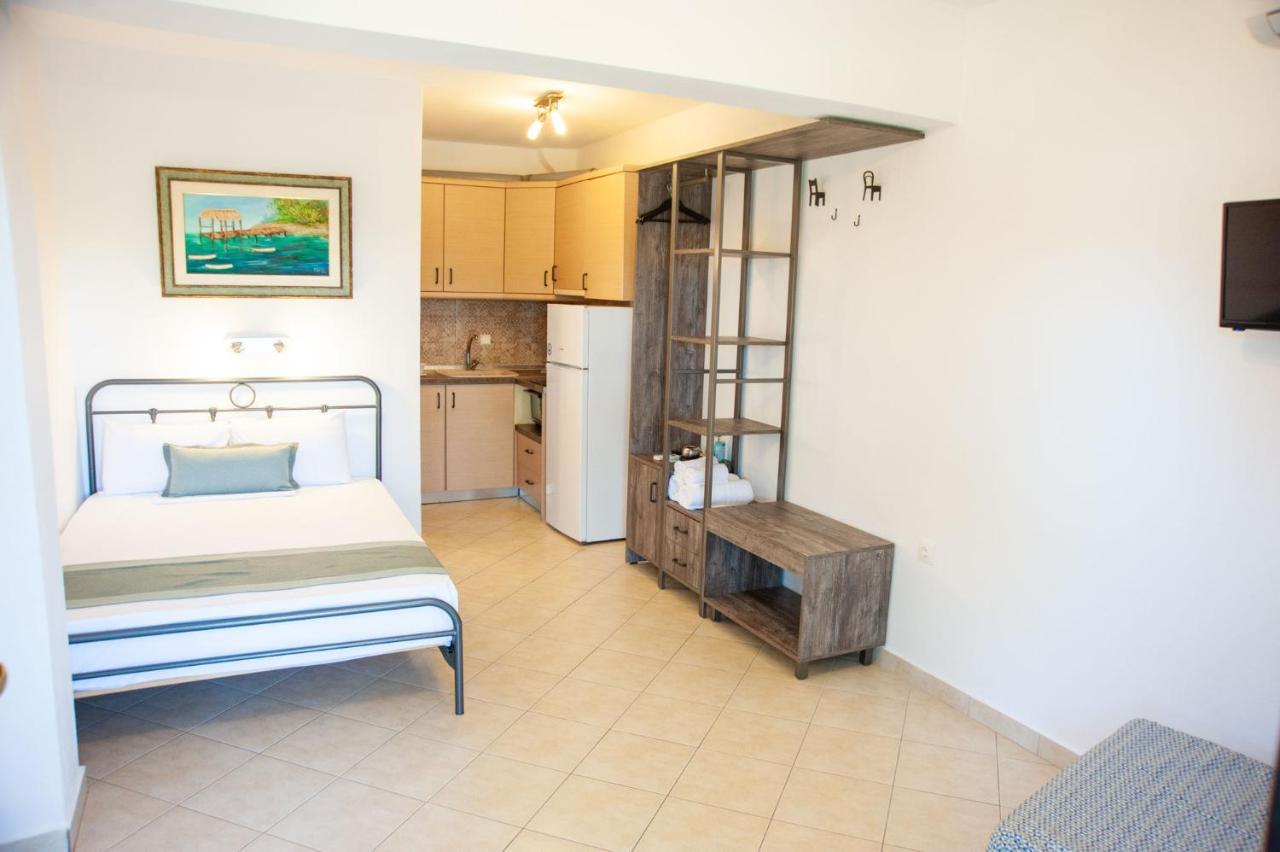 Alexandros Hotel Apartments Vourvourou Exteriör bild