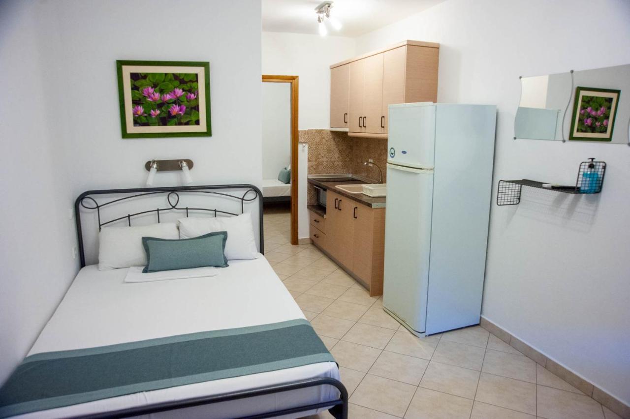 Alexandros Hotel Apartments Vourvourou Exteriör bild