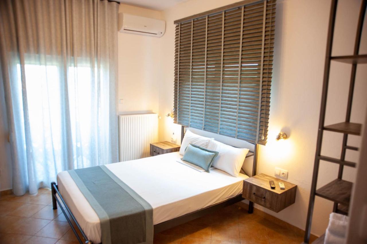 Alexandros Hotel Apartments Vourvourou Exteriör bild