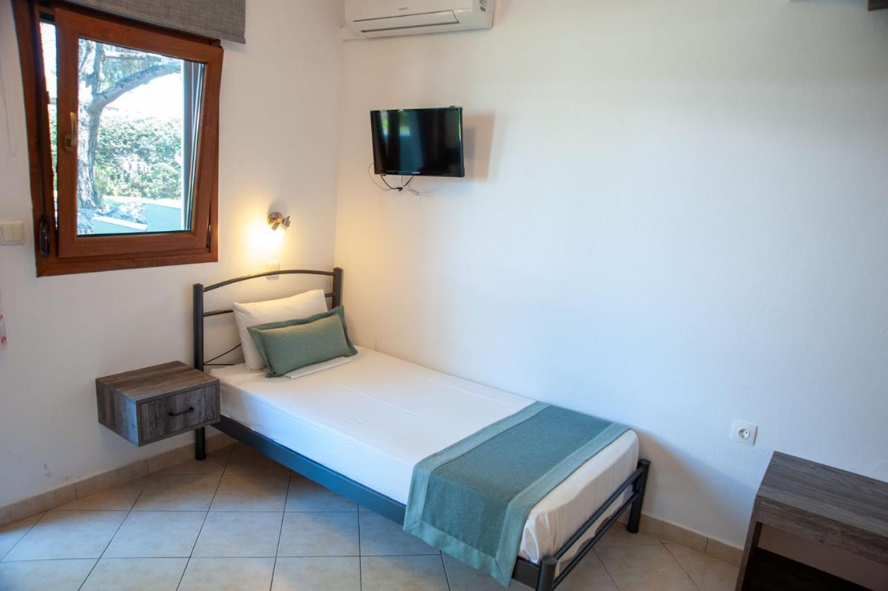 Alexandros Hotel Apartments Vourvourou Exteriör bild