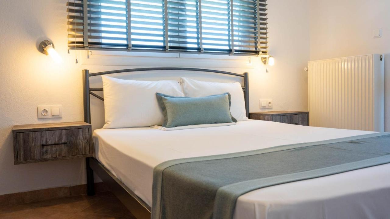 Alexandros Hotel Apartments Vourvourou Exteriör bild