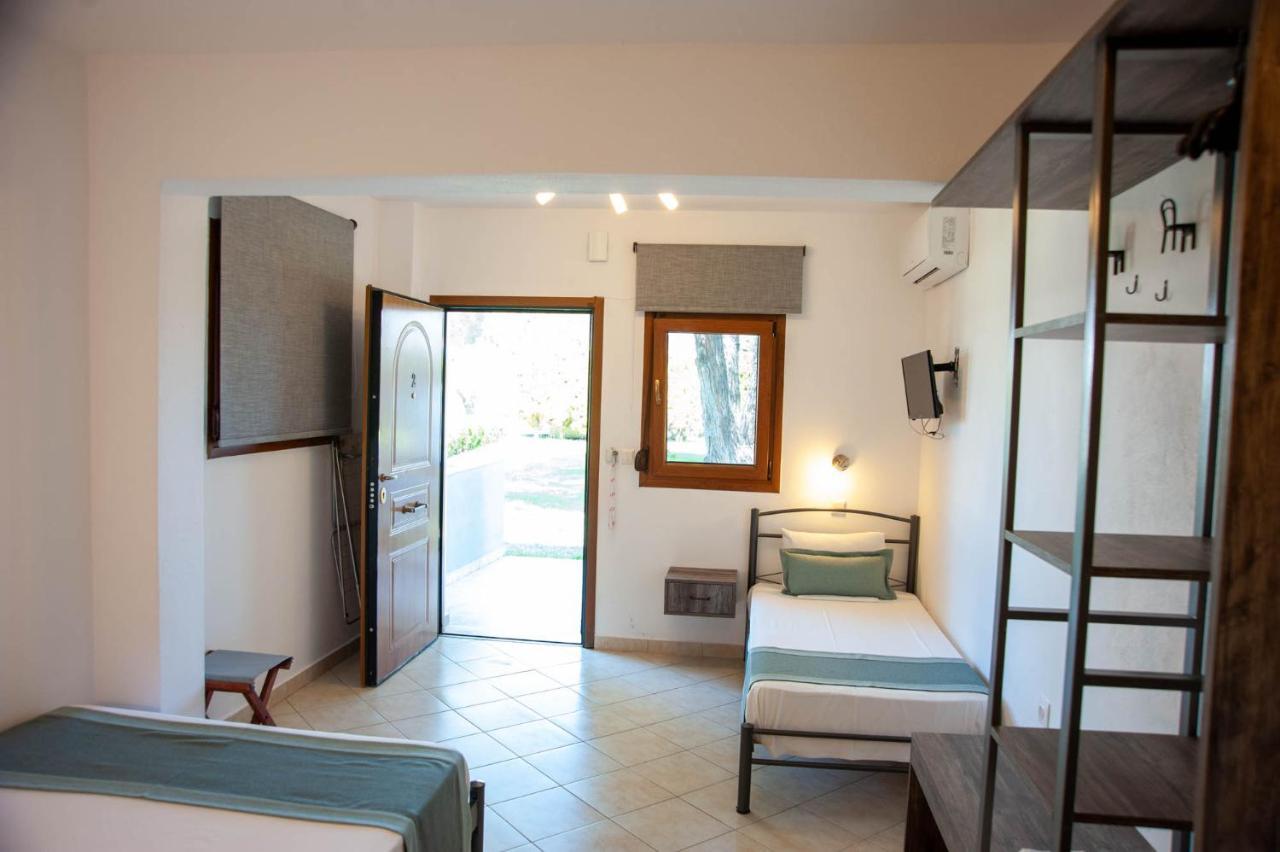 Alexandros Hotel Apartments Vourvourou Exteriör bild