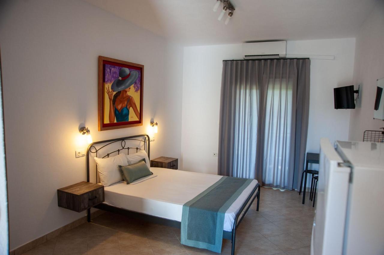 Alexandros Hotel Apartments Vourvourou Exteriör bild