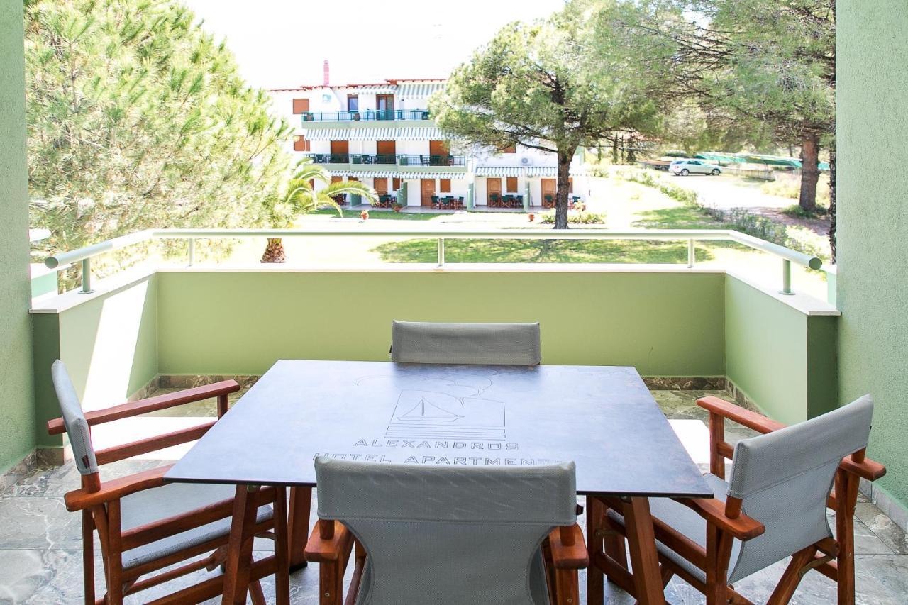 Alexandros Hotel Apartments Vourvourou Exteriör bild