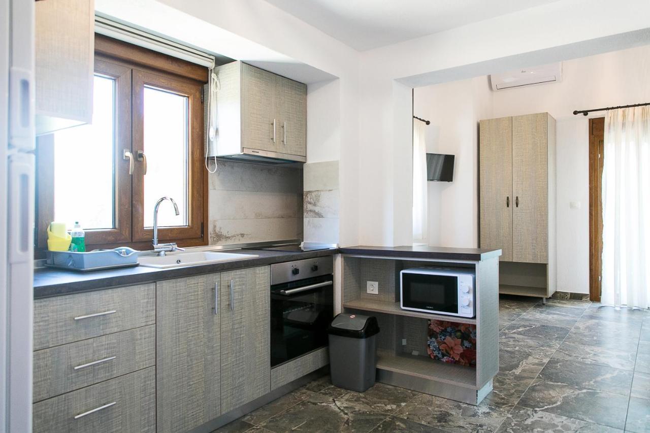Alexandros Hotel Apartments Vourvourou Exteriör bild